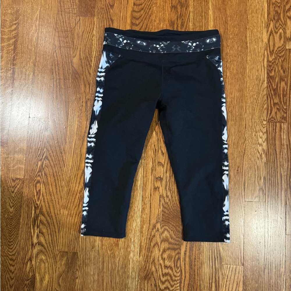 Fabletics Capri-Length Birthday Leggings